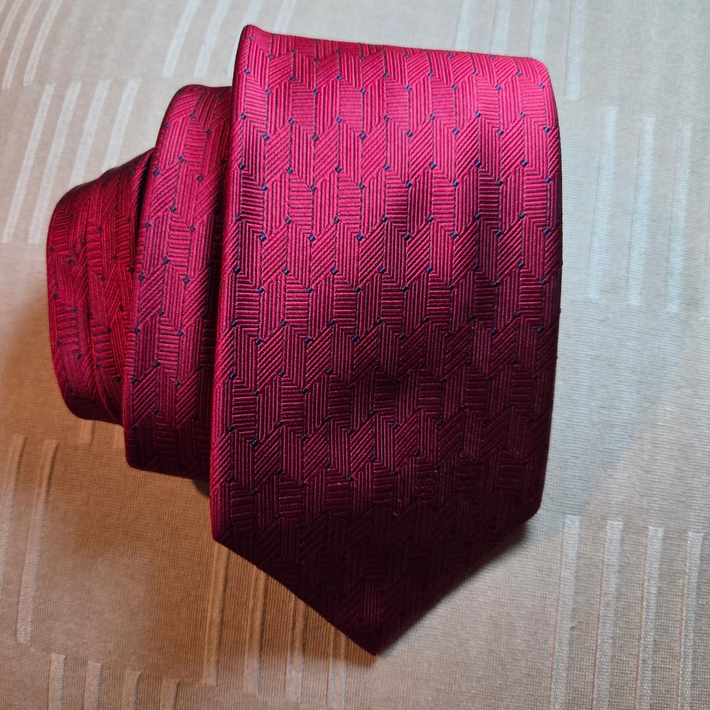 Jones New York Mens 100% Silk Red Geometric Pattern Necktie